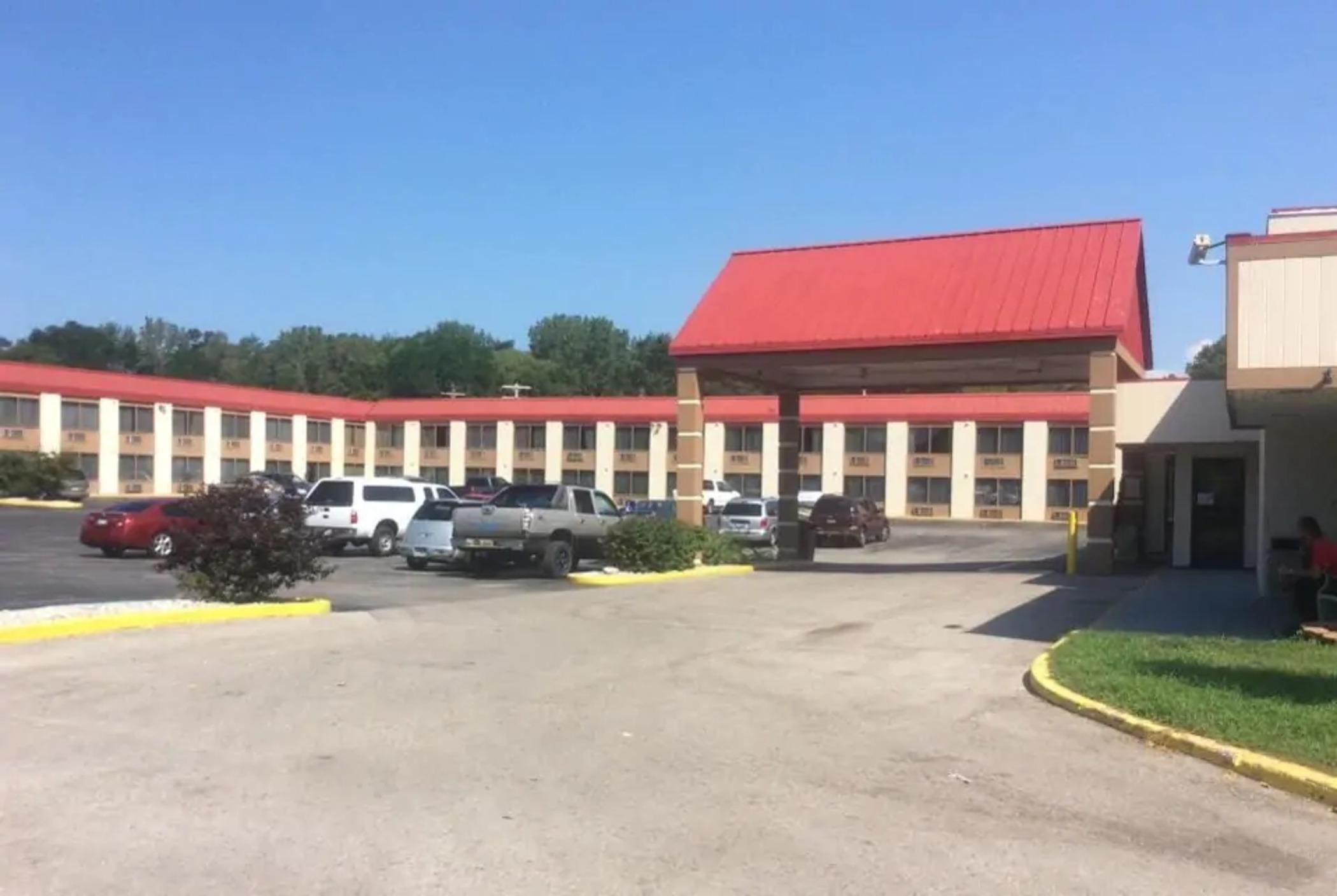Days Inn & Suites By Wyndham Norton Shores Muskegon Muskegon Heights Exterior photo