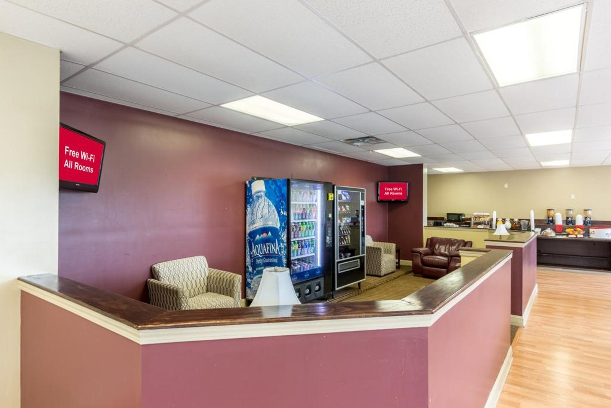 Days Inn & Suites By Wyndham Norton Shores Muskegon Muskegon Heights Exterior photo