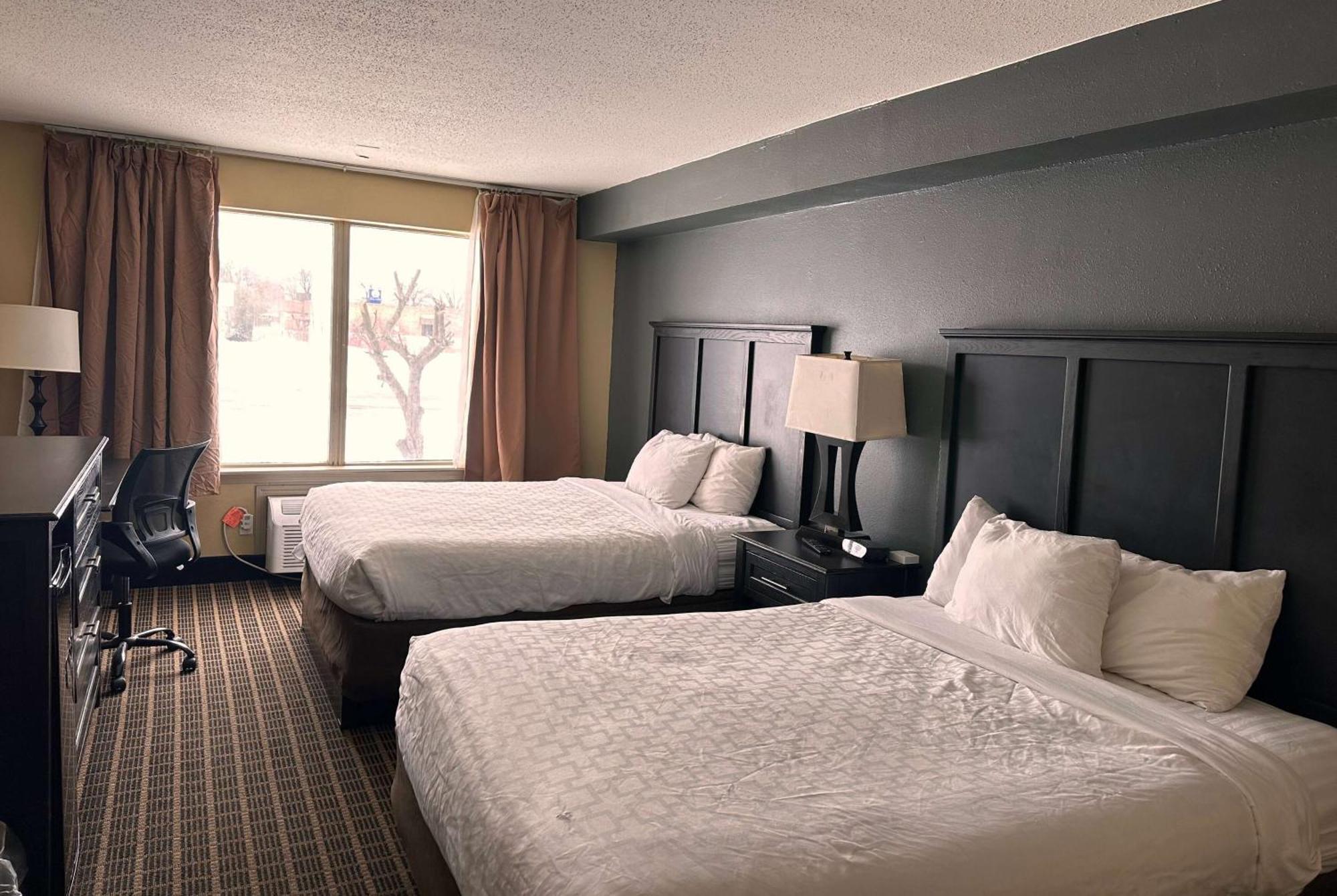 Days Inn & Suites By Wyndham Norton Shores Muskegon Muskegon Heights Exterior photo