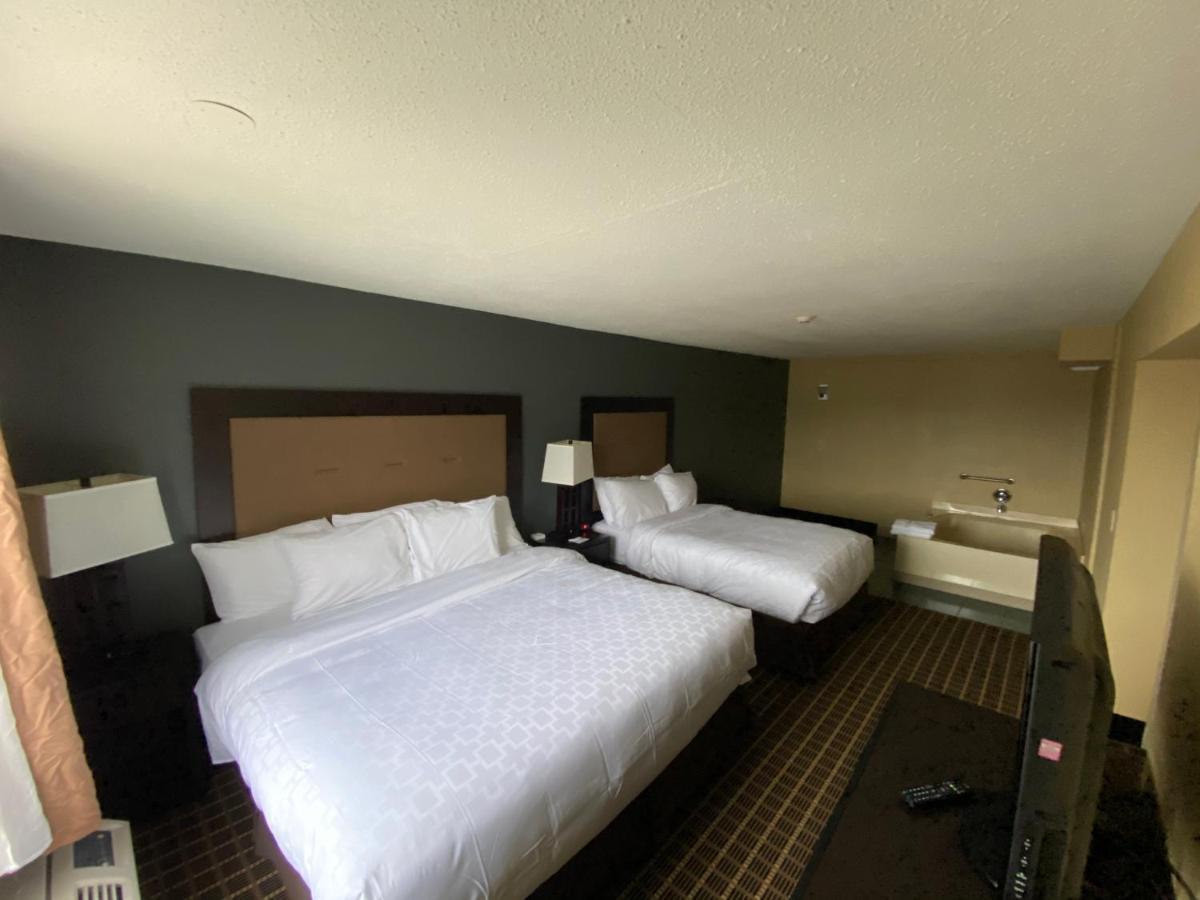 Days Inn & Suites By Wyndham Norton Shores Muskegon Muskegon Heights Exterior photo